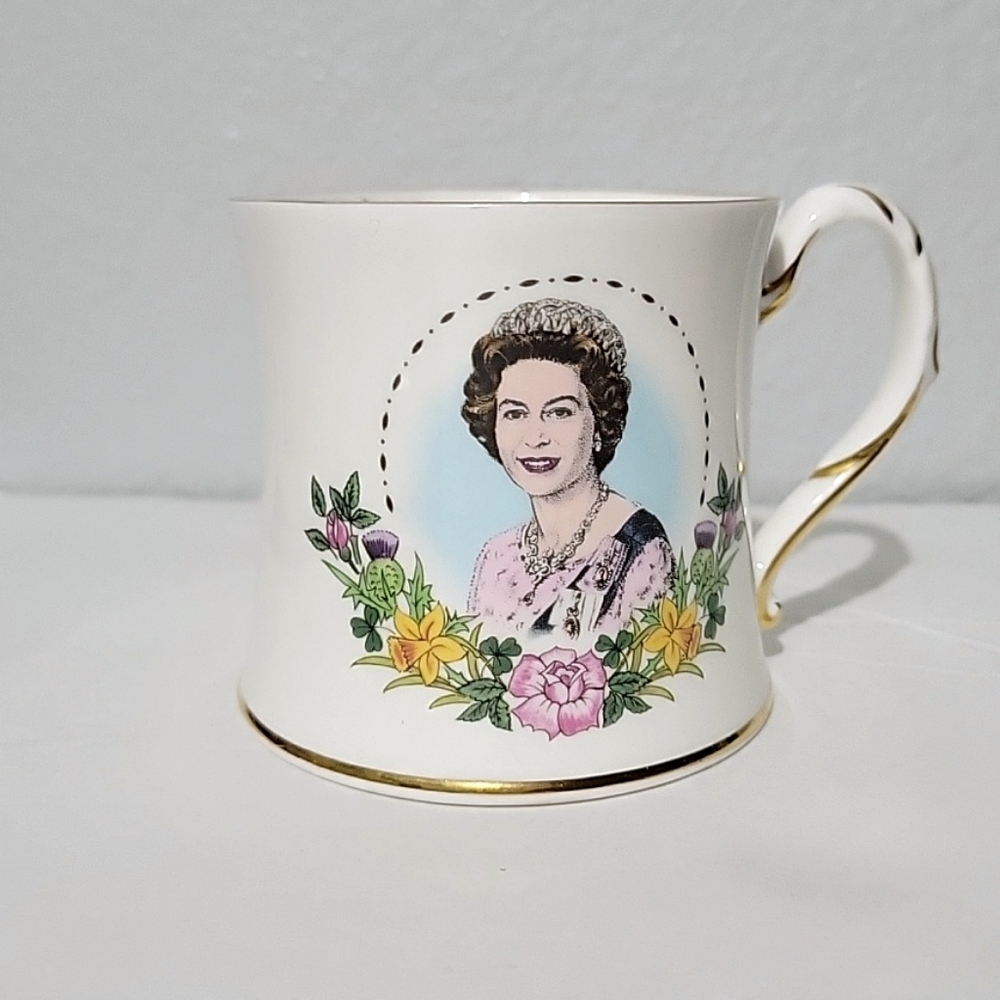 QUEEN ELIZABETH II COALPORT 60TH BIRTHDAY MUG 1986 ENGLANDSKU: 7496-079